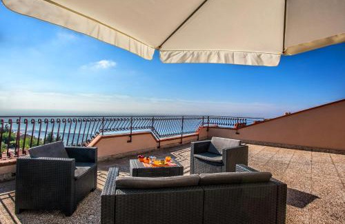 San Marco d'Alunzio Apartamento | Mansarda sopra il mare