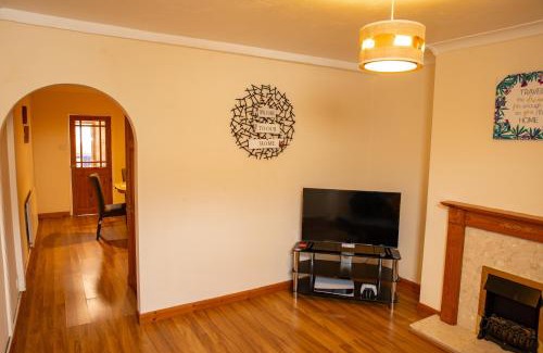 Skegby Apartamento | Mansfield House - Sleeps 10, Free Parking, WiFi - Weekly & Monthly Stay Deals!