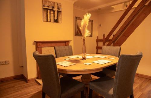 Skegby Apartamento | Mansfield House - Sleeps 10, Free Parking, WiFi - Weekly & Monthly Stay Deals!