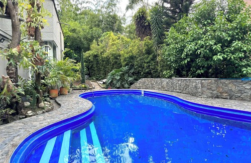 El Tesoro Casa | Mansión BR Villa con Piscina + Jacuzzi a 6 min de Provenza Medellín.