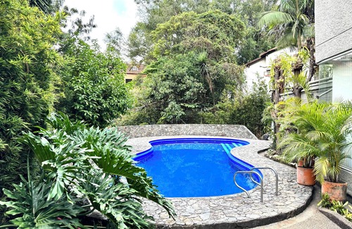 El Tesoro Casa | Mansión BR Villa con Piscina + Jacuzzi a 6 min de Provenza Medellín.