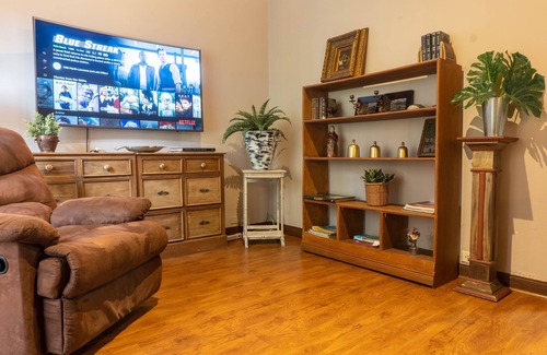 El Tesoro Casa | Mansión BR Villa con Piscina + Jacuzzi a 6 min de Provenza Medellín.