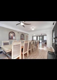 Luton Casa | Mansion 8 bedrooms in Private Gated Ave Huge garden Hot tub FREE SAUNA up to 23