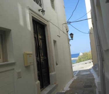 Paleopolis Apartamento | Mansion at Chora in Andros