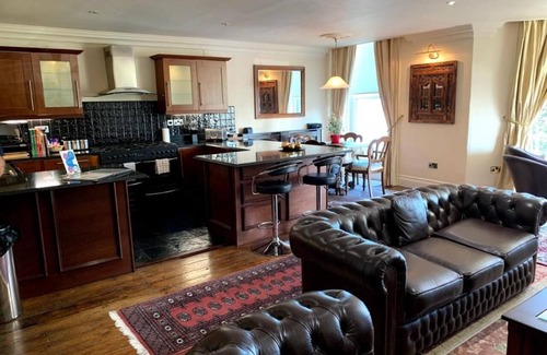 South Cliff Casa | Mansion House