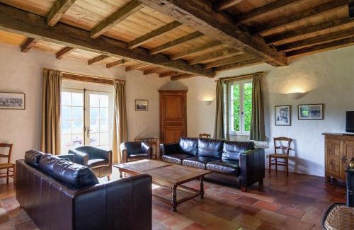 Saint-Georges-de-Montclard Casa | Mansion in Aquitaine with Private Pool