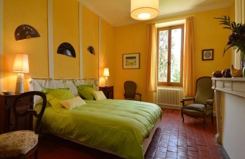 Champvert Casa | Mansion in Champvert with Pond View Terrace
