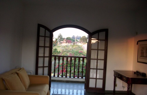 Mairinque Casa | Mansión en cond. cerrado con piscina, campo de fútbol y una vista de zona verde