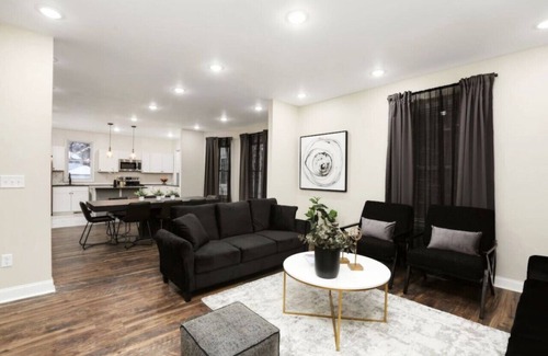 New Center Detroit Casa | Mansion in LaSalle Gardens