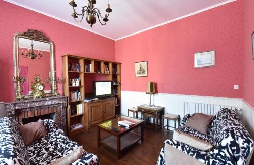 Martigny-le-Comte Casa | Mansion in Martigny with Heated Pool & Vineyards