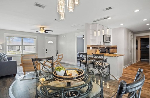 Port Charlotte Casa | Mansion Lux: 16 Guests- Pickleball Court, Full Arcade, Private Pool and outdoor Kitchen.