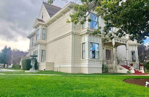 Salinas Casa | Mansion Pent house Near Monterey Carmel