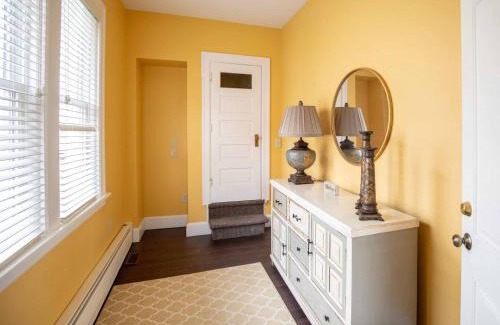 Clarion Casa | Mansion Pet-friendly Downtown