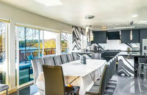 Groveland Casa | Mansion right on the water