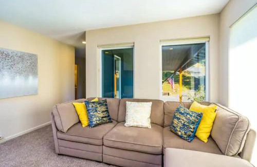 Groveland Casa | Mansion right on the water