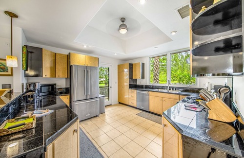 Kailua-Kona Casa | Manta Ray Manor - Oceanfront Gated Community, short walk to beach and town.