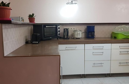 Baybay City Apartamento | Manuela's Home - A Home away from home!