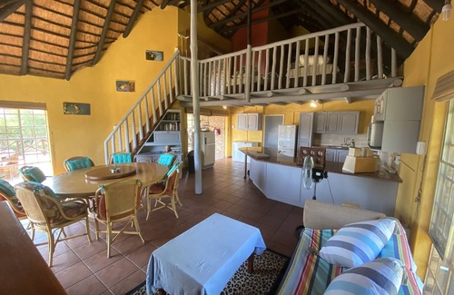 Marloth Park Chalet De Esquí | Manzini Swazi King Chalets