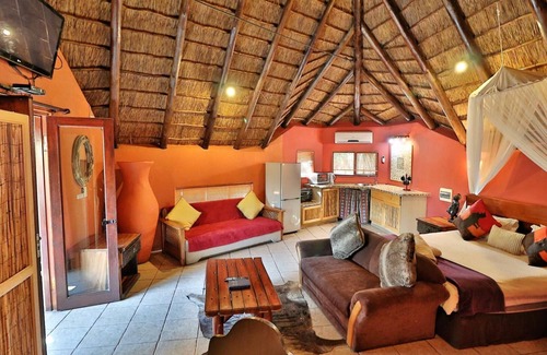 Marloth Park Chalet De Esquí | Manzini Swazi King Chalets