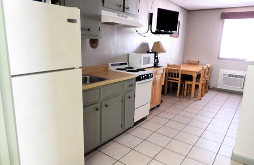 Royal Cabina | Maple 22 Kitchenette