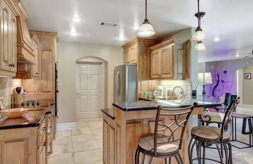 Mid America Casa | Maple Acres Creekside Sanctuary with Hot Tub