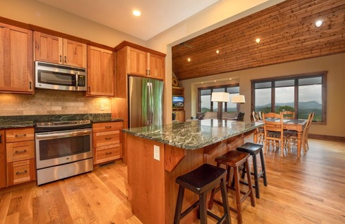 Pisgah Forest Casa | Maple Cottage in Sutton Knob Upscale home with grill and deck