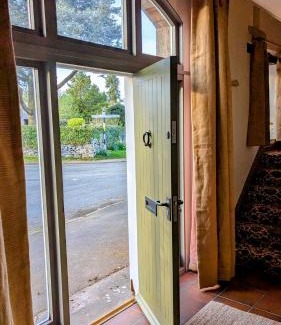 Great Strickland Casa | Maple Cottage, Stylish Holiday Home for 6 Near the Lake District