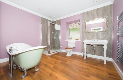 Cupar Casa | Maple Cottage with Hot Tub