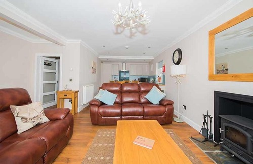 Cupar Casa | Maple Cottage with Hot Tub near Cupar Fife