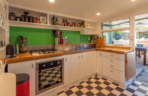 Mapua Cabaña | Maple Durham Cottage close to Mapua Village with rural views and cottage garden