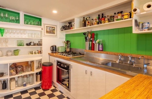 Mapua Cabaña | Maple Durham Cottage close to Mapua Village with rural views and cottage garden