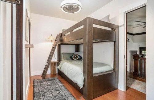 Upper Telegraph Casa | Maple Family Suite
