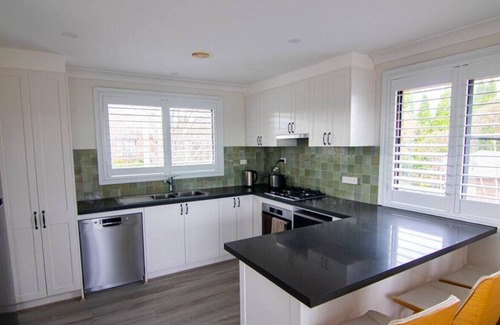 Wentworth Falls Casa | Maple Grove big house quiet enclave amazing views