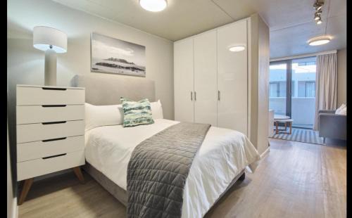 Kareeberg Apartamento | Maple grove