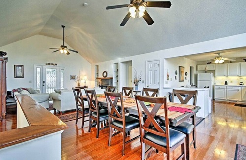 McGaheysville Casa | Maple Highlands: Under 1 Mile to Lift! Mountaintop Estate with 2 Scenic Decks
