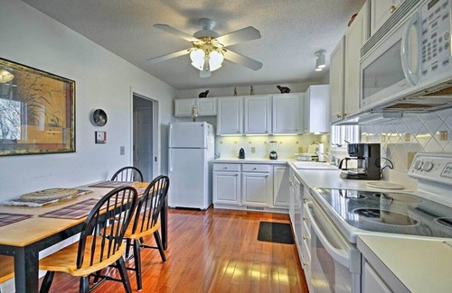 McGaheysville Casa | Maple Highlands: Under 1 Mile to Lift! Mountaintop Estate with 2 Scenic Decks