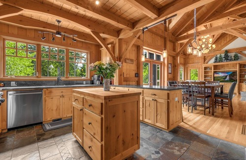 Stevenson Casa | Maple Hill Lodge, Stevenson, WA Retreat, Hot Tub, AC, near recreation!