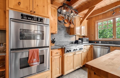 Stevenson Casa | Maple Hill Lodge, Stevenson, WA Retreat, Hot Tub, AC, near recreation!