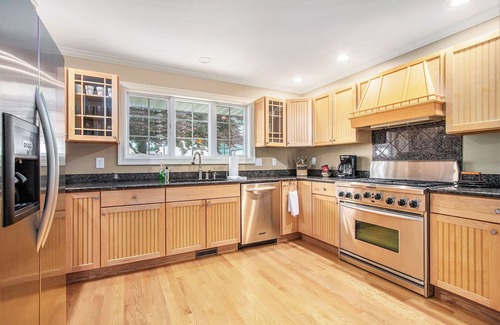 Coloma Casa | Maple Island Home overlooking Paw Paw Lake