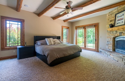 Liberty Center Cabina | Maple Lake Lodge - peaceful 14 acre retreat