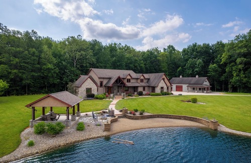 Liberty Center Cabina | Maple Lake Lodge - peaceful 14 acre retreat