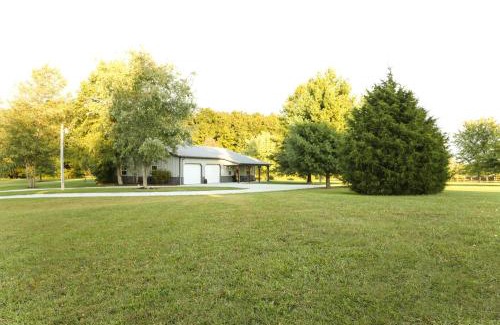 Pierceville Casa | Maple Lawn