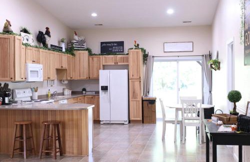 Pierceville Casa | Maple Lawn