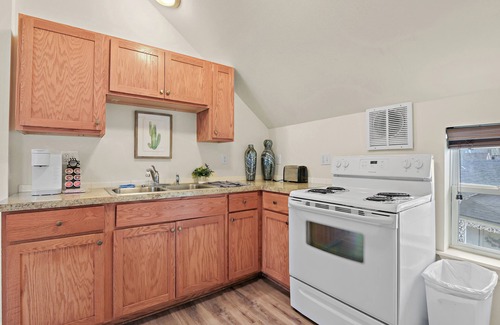 West Central Apartamento | Maple Leaf Manor Suites