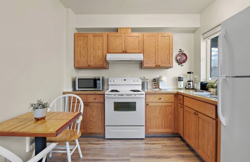 West Central Apartamento | Maple Leaf Manor Suites