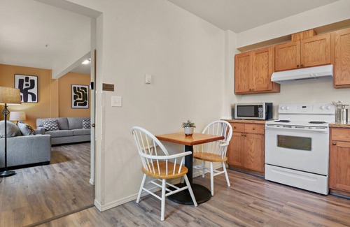 West Central Apartamento | Maple Manor Urban Retreat