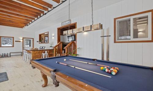 West Dover Chalet De Esquí | Maple Pine w Hot Tub Pool Table 3min to Mount Snow