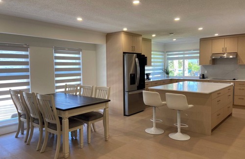 Maple Ridge Casa | Maple Ridge W. Central /3 rooms 3 queen 1 sofa bed