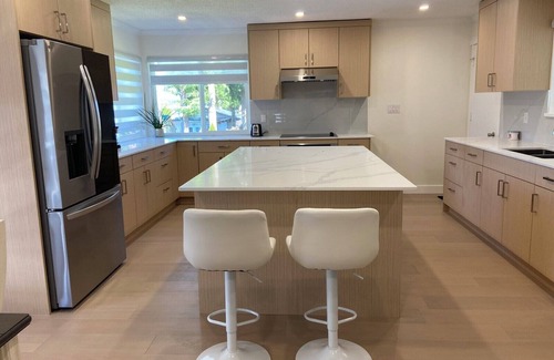 Maple Ridge Casa | Maple Ridge W. Central /3 rooms 3 queen 1 sofa bed