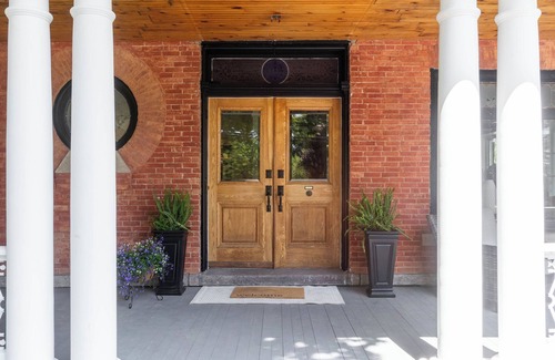 Merrickville-Wolford Casa | Maple & Rose | Luxury Accommodation in Merrickville Ontario
